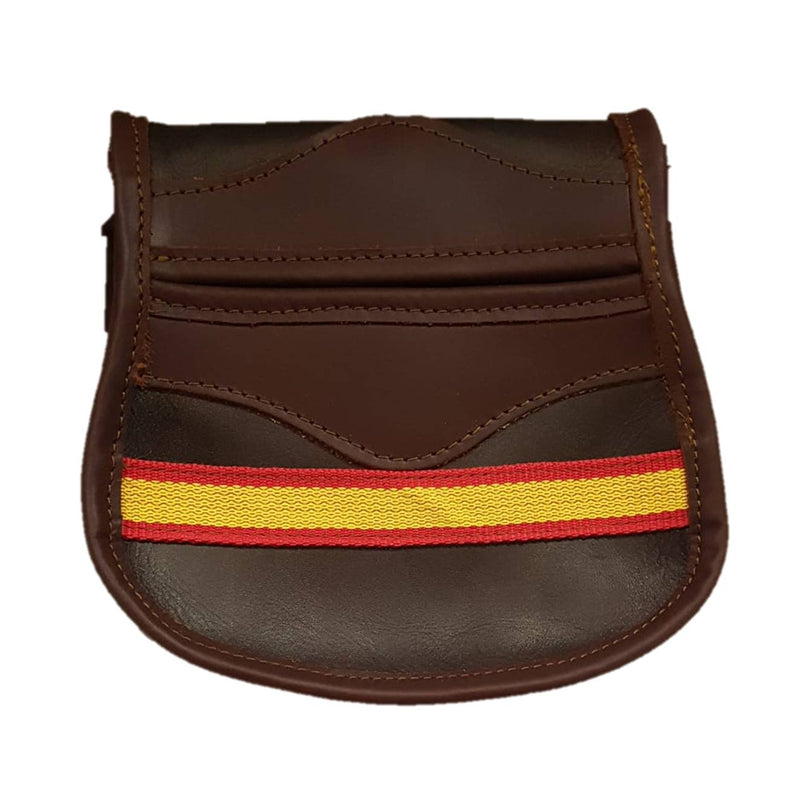 Una bolsa de ojeo-Bolsa portacartuchos en cuero,con detalle España, para llevar en el cinturón