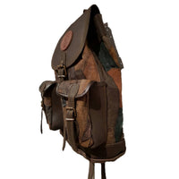 Mochila trufera tipo medieval, con bolsillos.