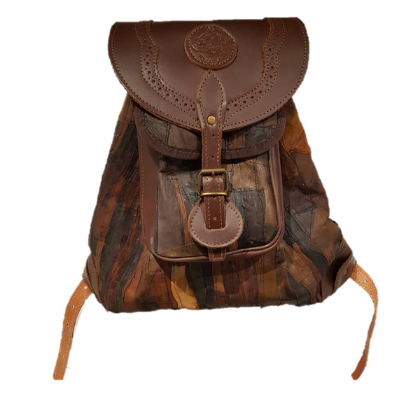 Zurrón de piel de diseño con refuerzos en piel