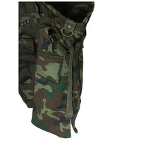 Chaleco para caza con cierre de cremallera y multibolsillos, en color camuflaje.