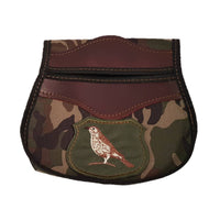 Una bolsa de ojeo en cordura lona camuflaje con bordado de zorzal, malviz o tordo