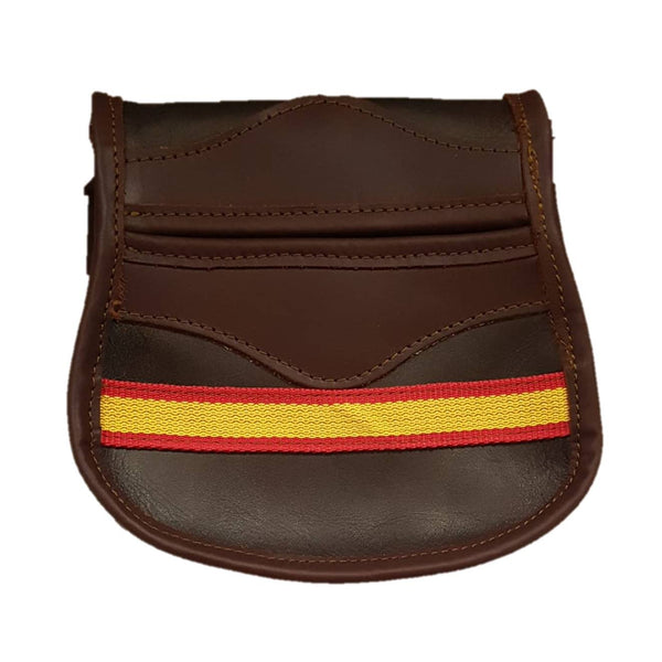 Una bolsa de ojeo-Bolsa portacartuchos en cuero,con detalle España, para llevar en el cinturón