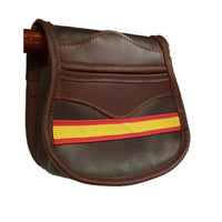 Una bolsa de ojeo-Bolsa portacartuchos en cuero,con detalle España, para llevar en el cinturón