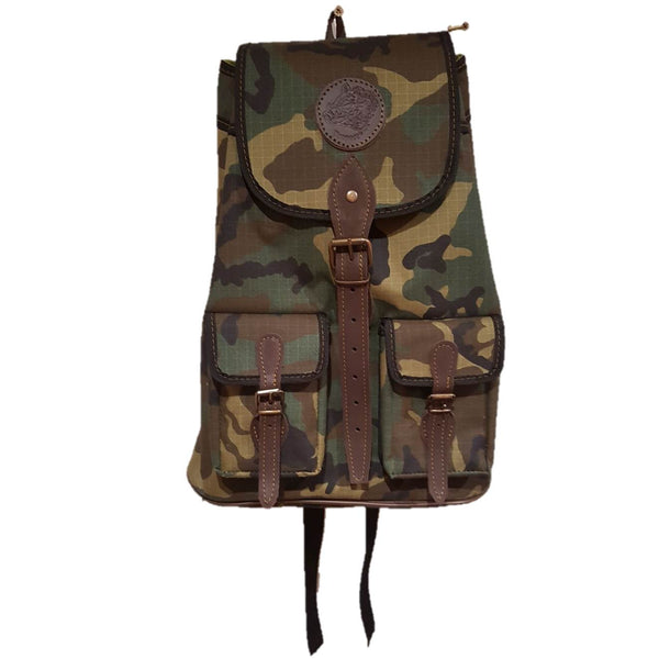 Mochila de caza en camuflaje grande con dos bolsillos frontales