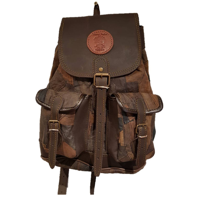 Mochila trufera tipo medieval, con bolsillos.