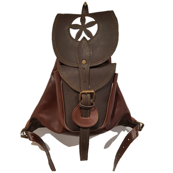 Zurron en cuero con flor, fabricado artesanalmente